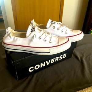 Converse low top almost new worn once